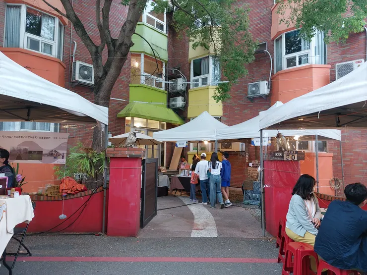 貓頭鷹城堡民宿與攤位 / 資料來源：林鴻鈞@並木居