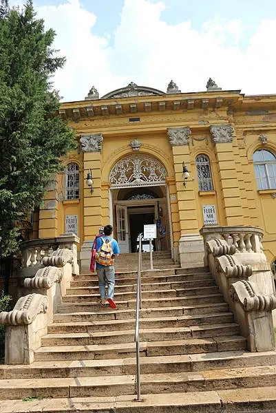 後來才發現我們走的好像是後門啦