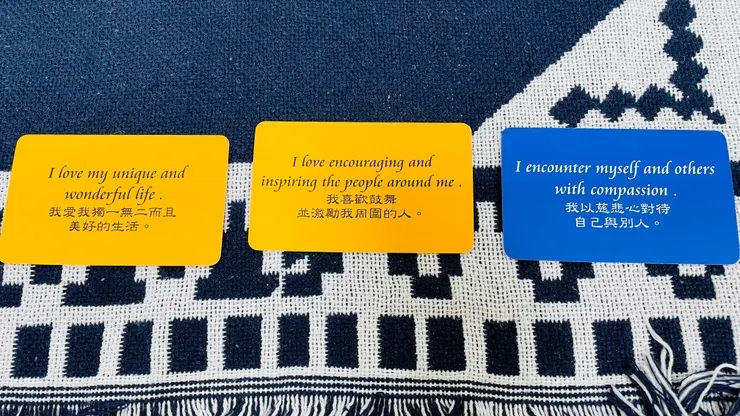 第一天上課抽到的牌卡，三張內容分別指向我的五大神諭盤：紅龍、藍猴、白狗