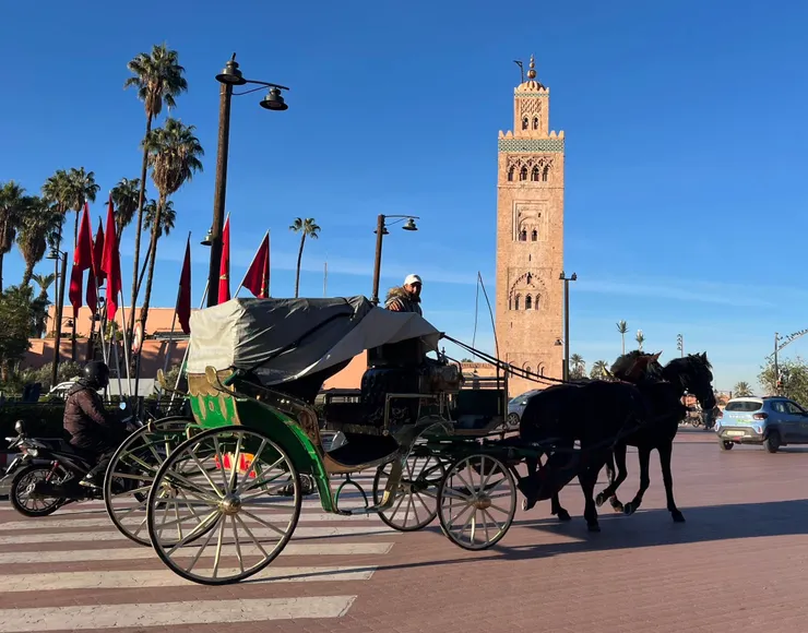 庫圖比亞清真寺宣禮塔高67米，馬拉喀什最高建築物。