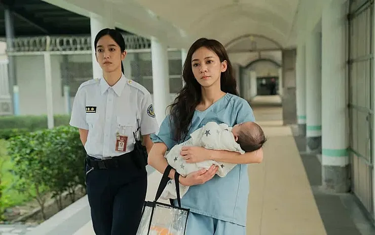 惠貞送芸熙離開的劇照，圖片取自網路