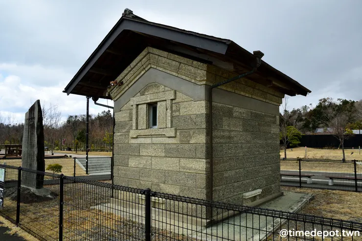 野蒜地區過去以「野蒜石」聞名,儘管石材業在國際競爭下已經凋零,但通過海嘯考驗的石藏就象徵著在地人的堅韌精神