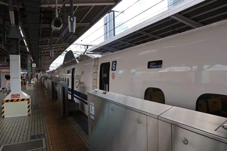 早上，坐新幹線去米原。