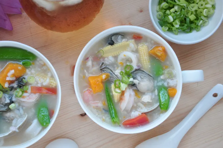 料多實在的海鮮粥（圖片截圖於網路）