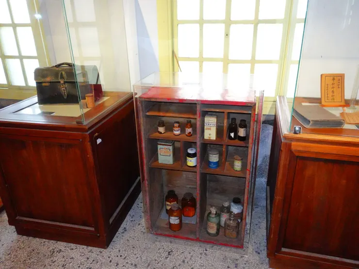 行醫的器械藥品(出診的手提包)~想起 楊逵的”無醫村”