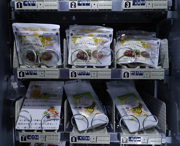 有紅酒牛肉，也有西班牙水果酒用的茶包