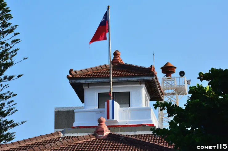 廳舍上方有小小的四攢尖頂，像是個小帽子