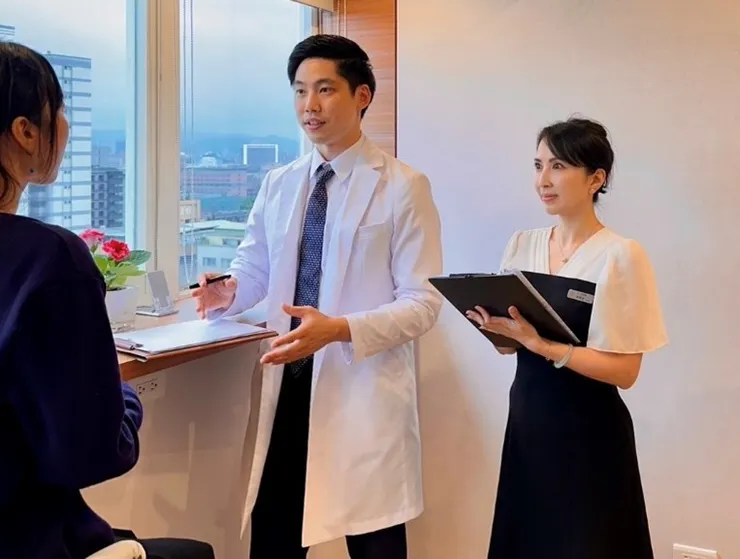 ▲日本元氣診所院長許崇恩指出,壓力反應會影響睡眠、免疫、荷爾蒙平衡與頭皮循環。(圖/日本元氣診所提供)