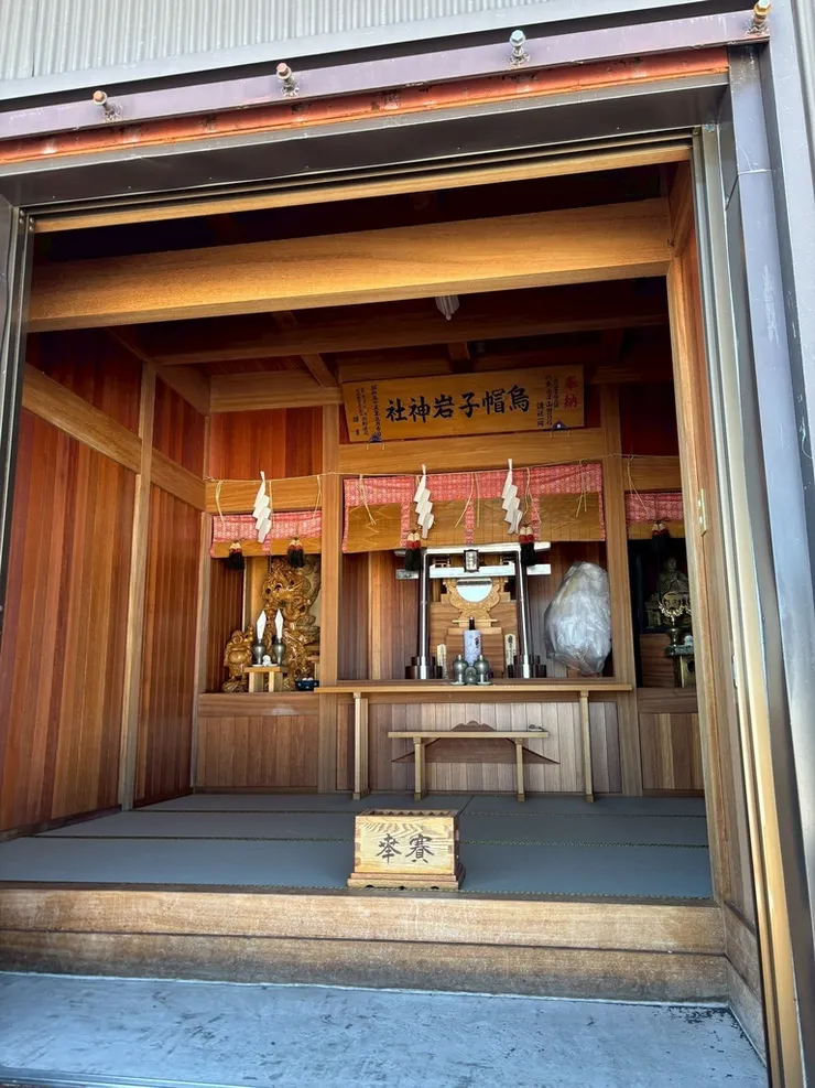 走到本八合目時會有一個小神社,可以上去參拜祈求平安