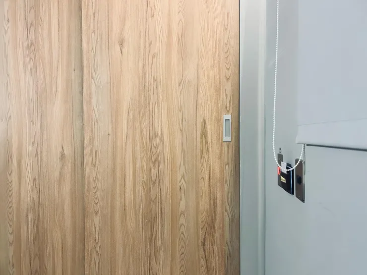 窗戶之一＋房門