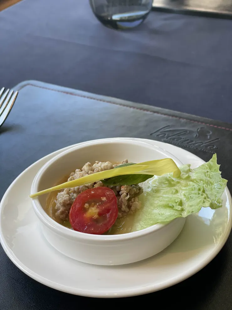 迎賓小點：蘿蔓 / 九層塔 / 豚肉末