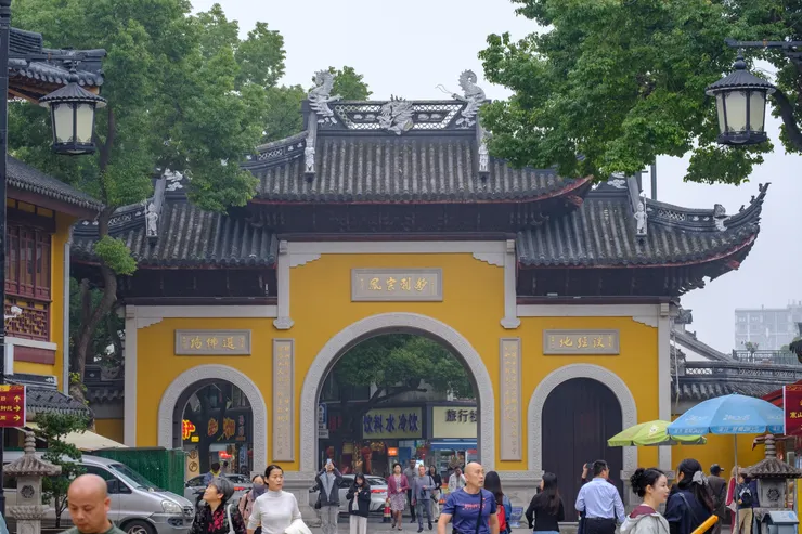 正門的左手邊有租借器