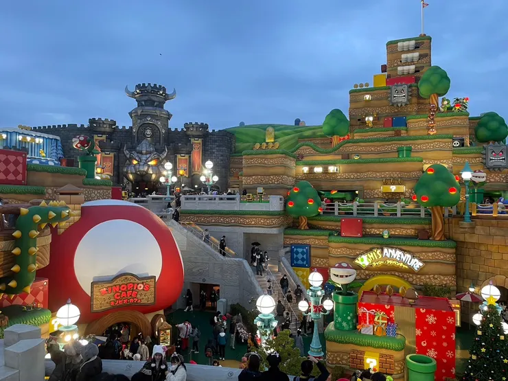 晚上近來人就變很多哩