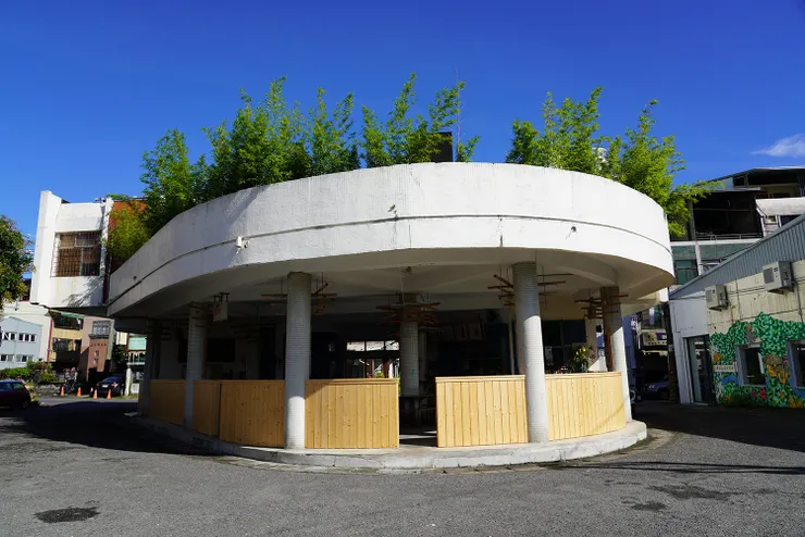 台西車站轉身成為長廊書坊