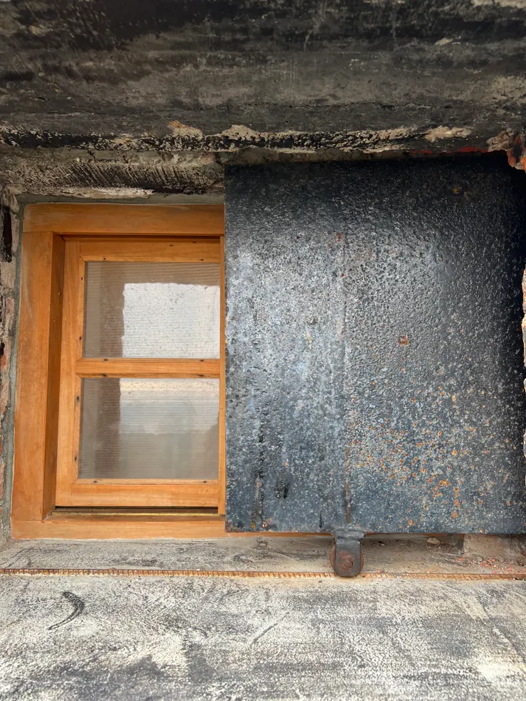 活動式窗戶鋼板