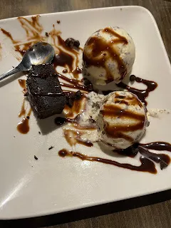 賣出自己已經達到獲利目標的標的，買入自己認為更有上漲空間的標的等等。當然會有賣飛的時候，但只要有照自己的操作策略在執行，並沒有絕對的對錯問題。更進一步的說，可以在買進看好標的的同時，多買一些來作為當沖的操作內容。例如本來這一次要買兩張A標的，然後就多買兩張想要在當日來賣掉。萬一賣不掉的話，就當作是今天因為看好A標的而多買了。