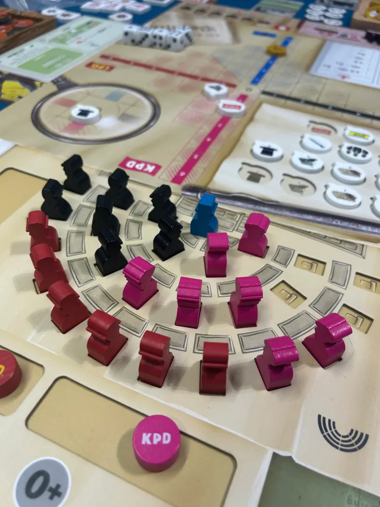 第二回合結束時的國會組成，共產黨已成為國會最大黨