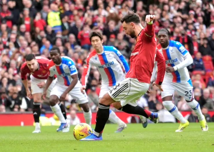 般奴費南迪斯射入十二碼球助曼聯追和1:1