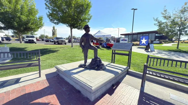 皮瑞尼紀念雕塑和911紀念活動