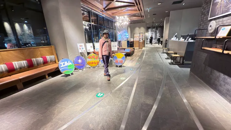 接待大廳地板設計軌道意象