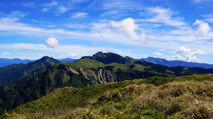 ↑回望光頭山崩壁。