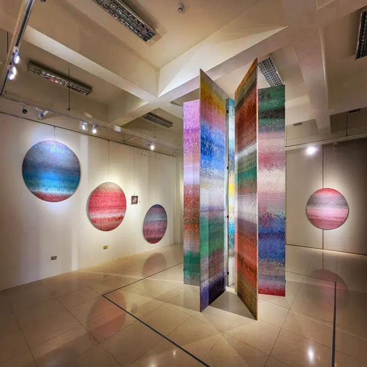 西元2025/04/11  虹心球、空間與時間的對話。