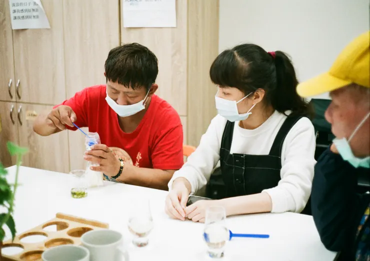 萃取油加入蜜蠟