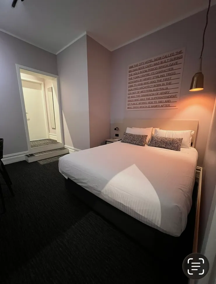 一個大房間𥚃有2個房間，弟弟、弟妹睡這間，單獨的衞浴，很理想