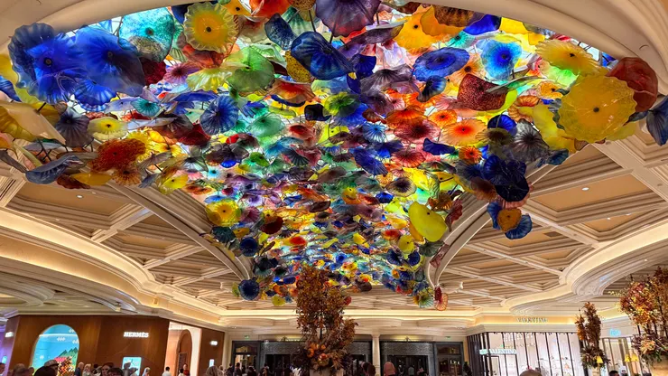 天花板玻璃花裝飾