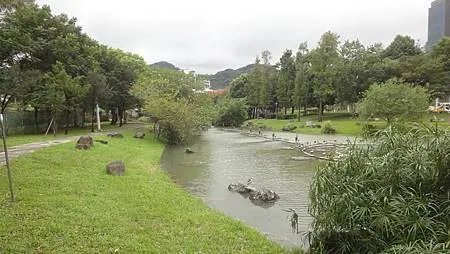 [新北旅遊]裕隆城認養綠湖公園，唯美、生態 、綠意、曬小孩的