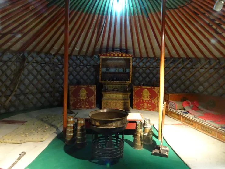 蒙古包內部