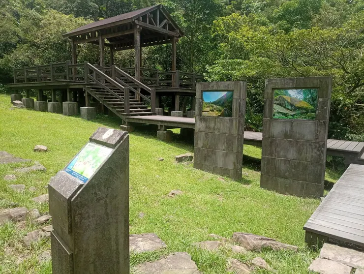 第一座休息涼亭,廁所