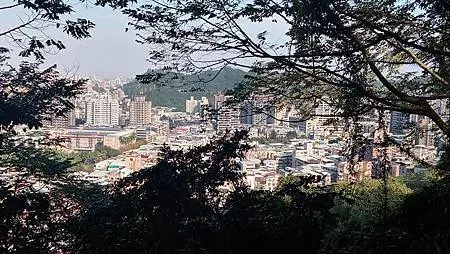 [台北旅遊]台北市南區一座八仙足跡傳說遺留的山岳，四通八達路