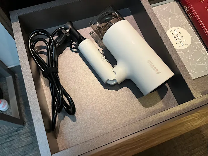 吹久了手把會變燙的吹風機。