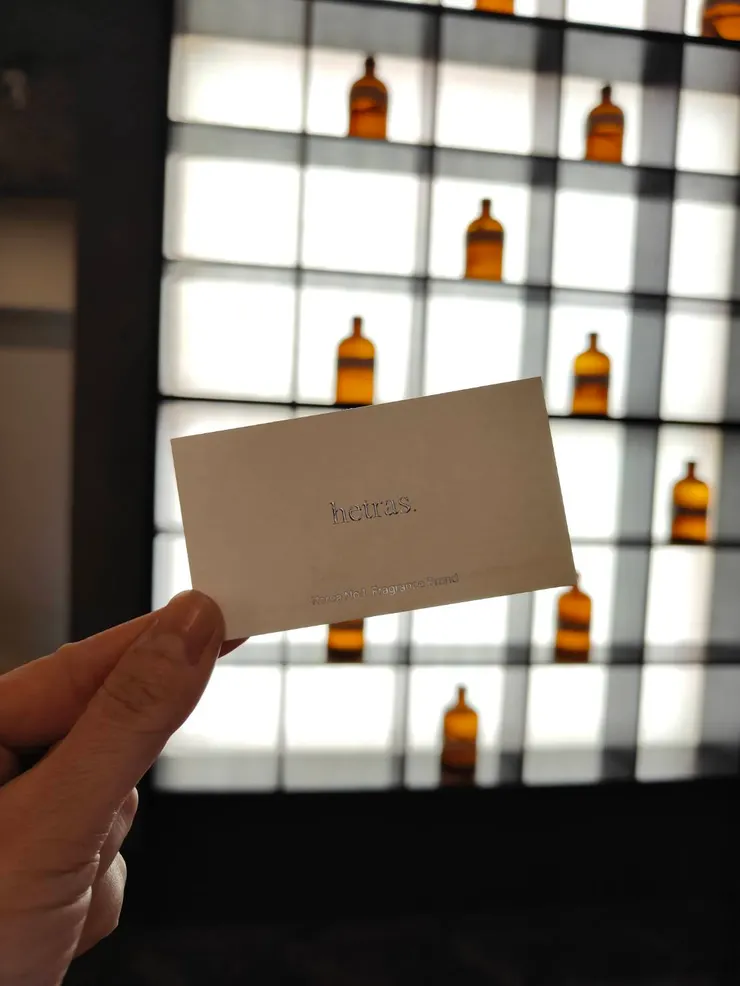 只能說一山還有一山高，hetras 這家店比 SW19 更多人...滿滿的人...