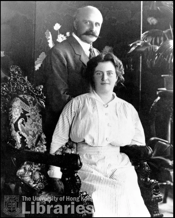 駱克爵士及女兒於1920年的合照(University of Hong Kong Libraries. Special Collections)
