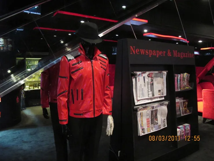 很經典的《Beat it》的紅皮褸。