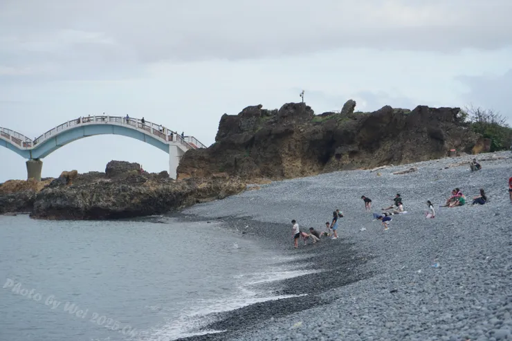 傍晚的三仙台不會太熱，很適合聽海吹風