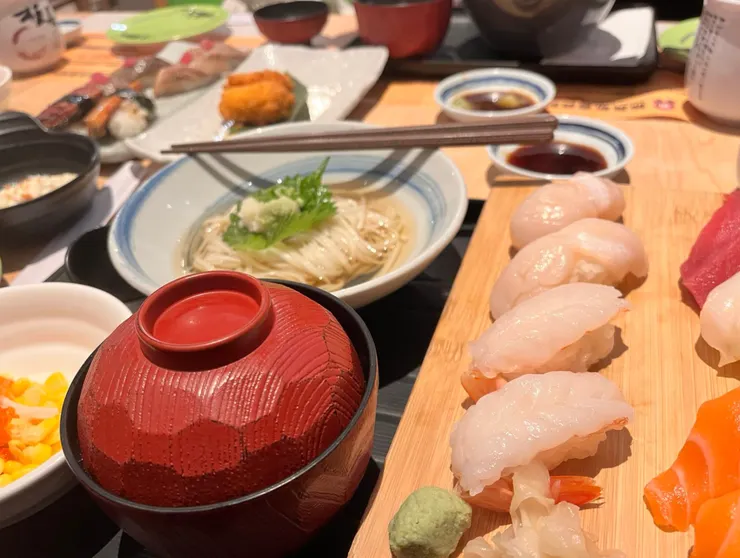 應該沒人能抵擋生魚片吧？聽說女朋友不知道要吃什麼的話，提日式料理一定不會被拒絕。