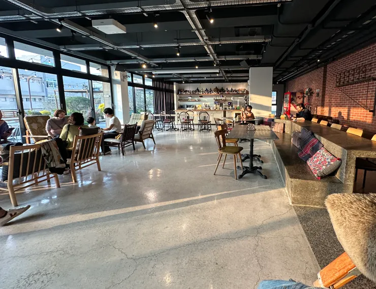 很多人也在這邊行動辦公