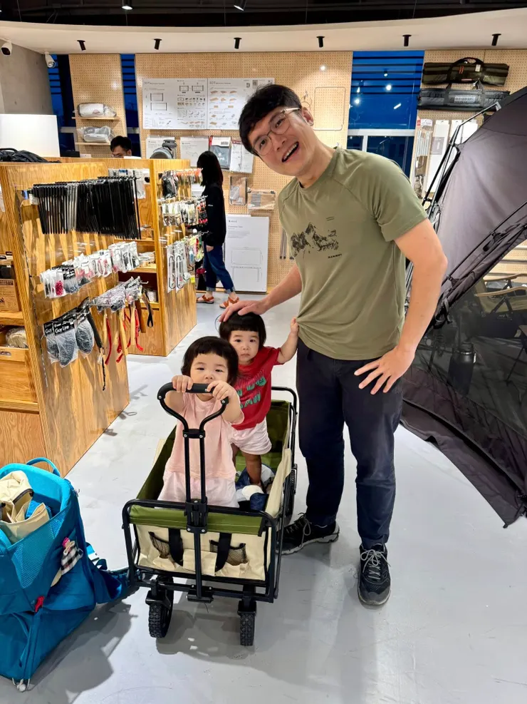 我腳上的鞋是不是很熟悉啊~唐麻丹山的土都還沒擦乾淨呢