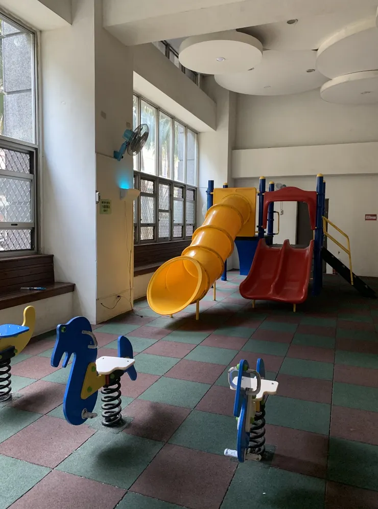 兒童遊戲區。