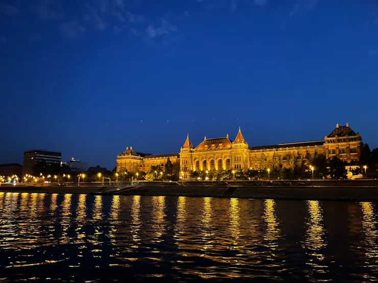 布達佩斯科技經濟大學
