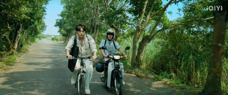 伸出腳幫忙推推，我覺得這裡陸輝很可愛，但余行似乎覺得他很煩XDDDDD