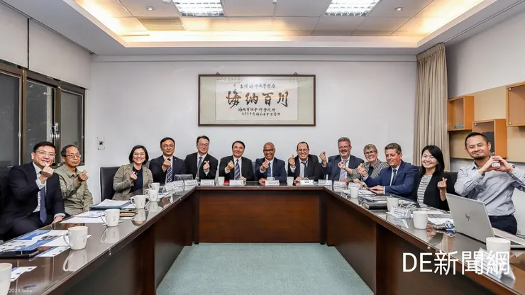 國立台灣海洋大學與來訪的法國濱海大學互結姊妹校。(照片由海洋大學提供)