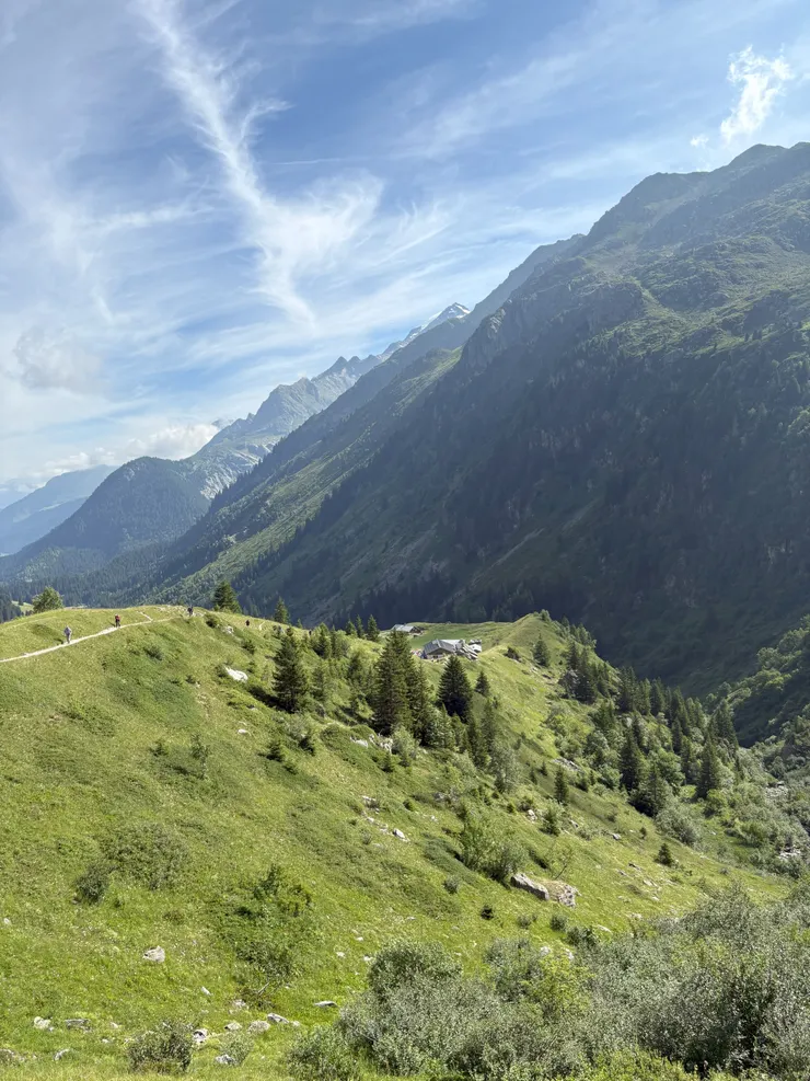 平緩好走的路段+超美的景色