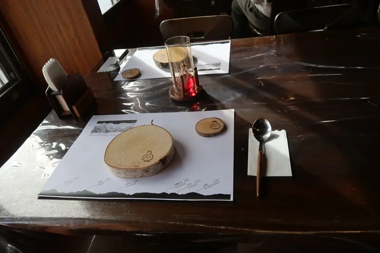 這是有預約的高級晚餐事前的陳設