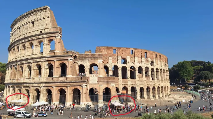 一般票種由右側紅圈處進入 (靠近君士坦丁門),持地下層門票從左側紅圈進入