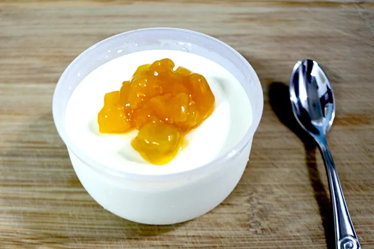 鮮奶奶酪佐蜜汁水蜜桃