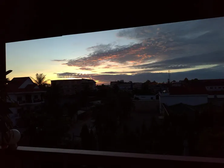 在房間的陽台欣賞日落與日出